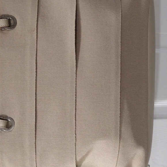 Authentic Salvatore Ferragamo Tan Tote Bag, 3 Compartments Magnetic Snap Closure - Picture 3 of 15